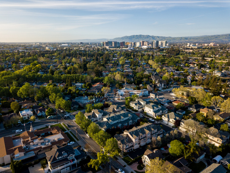 File: Silicon Valley Headquarters in Willow Glen, San Jose